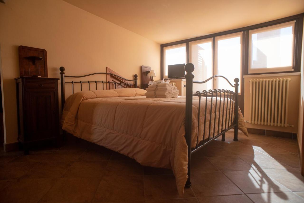 La Ginestra Hotel Castel San Lorenzo Ngoại thất bức ảnh